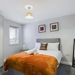 Contemporary 2 Bed Self Catering Apt