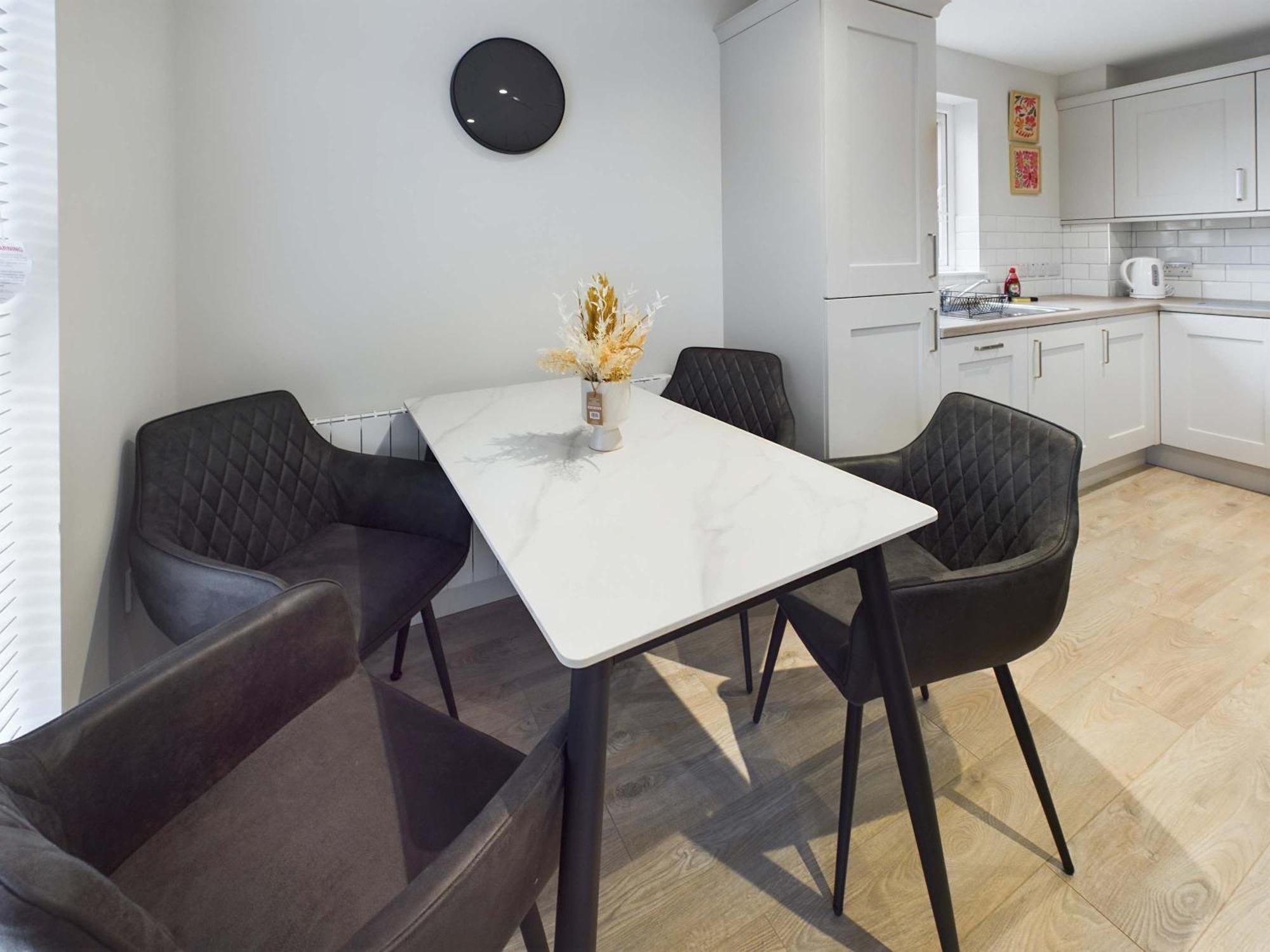 Contemporary 2 Bed Self Catering Apartment Belfast